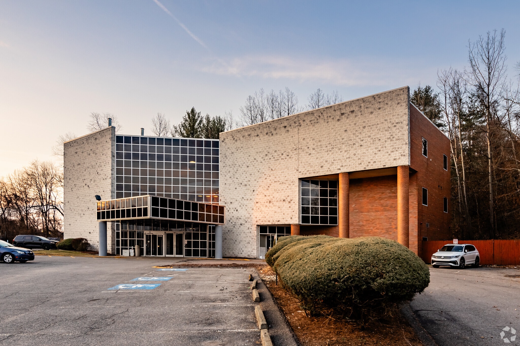 850 Clairton Blvd, Pleasant Hills, PA à vendre Photo du bâtiment- Image 1 de 7