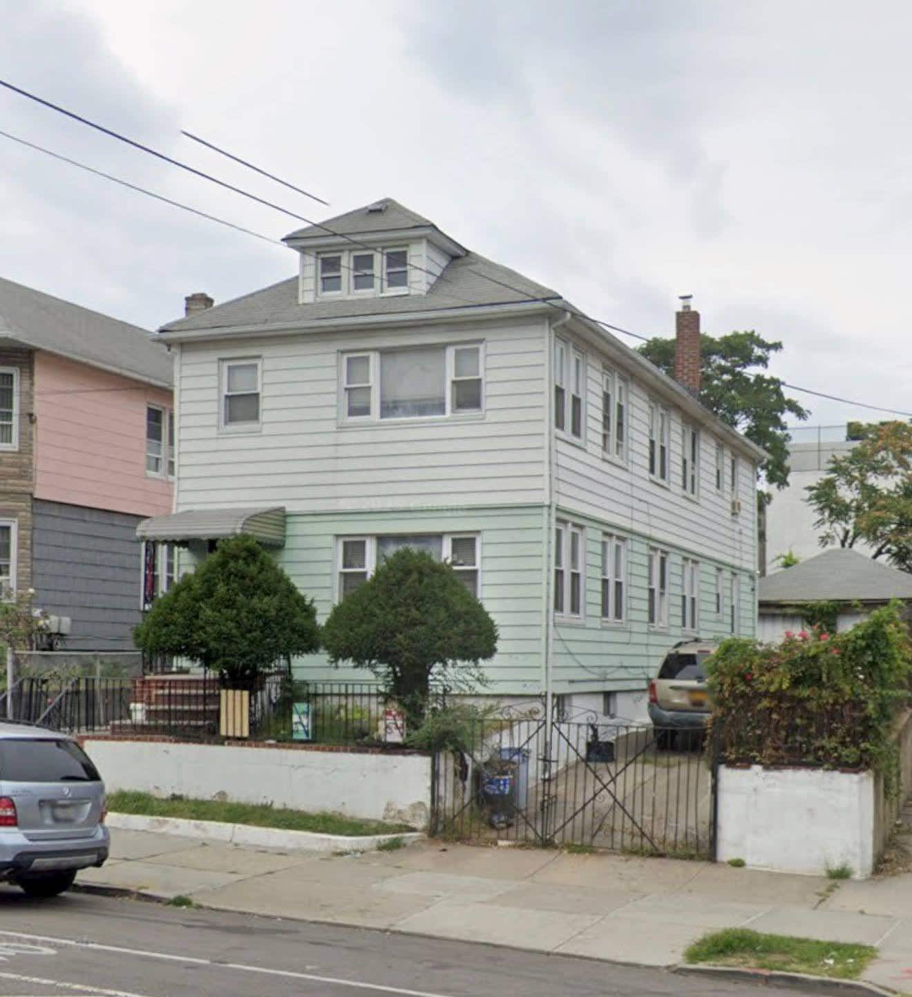 111-09 34th Ave, Corona, NY for sale Primary Photo- Image 1 of 4