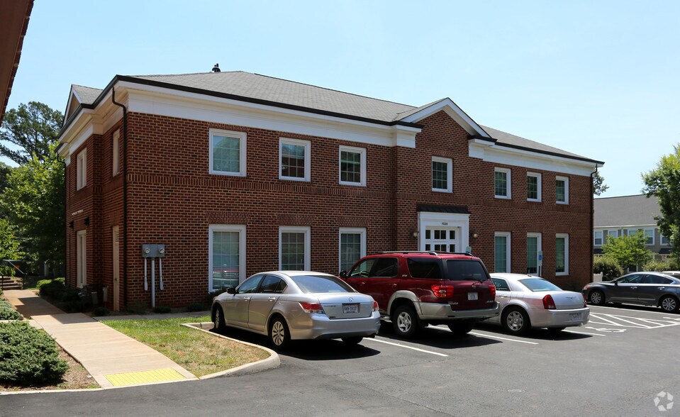 1020 Carrington Pl, Charlottesville, VA for lease - Primary Photo - Image 1 of 9
