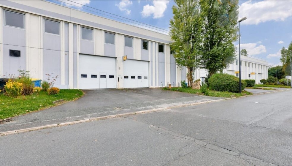 2-14 Allée Du Cantal, Lisses for lease - Building Photo - Image 1 of 8