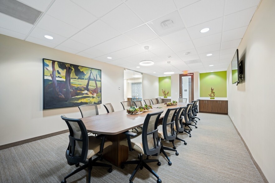 4560 Belt Line Rd, Addison, TX for lease - Interior Photo - Image 2 of 19