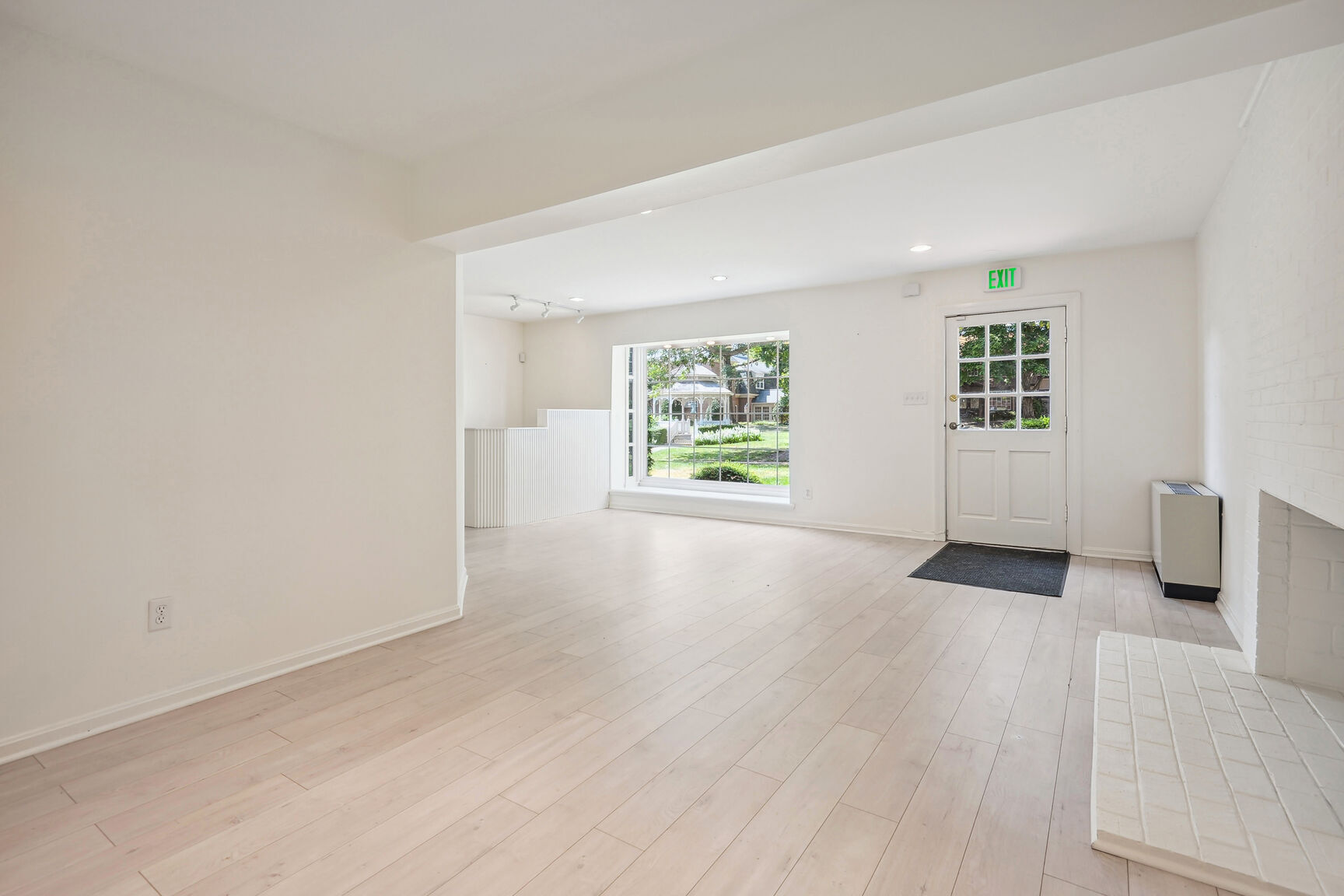 752 Walker Rd, Great Falls, VA for lease Interior Photo- Image 1 of 13