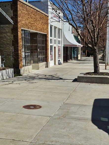 81 E Main St, Wellsville, UT for lease - Building Photo - Image 3 of 3