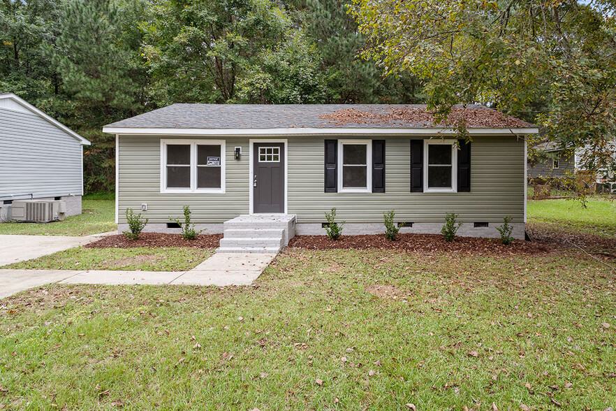 1213 Freeman Dr, Sanford, NC à vendre - Photo principale - Image 2 de 28