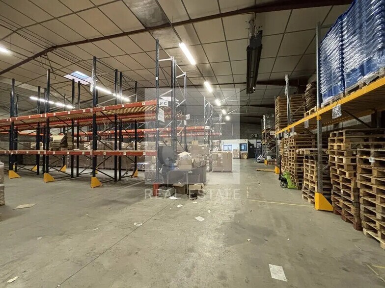 Flex in Chassieu for lease - Interior Photo - Image 3 of 12