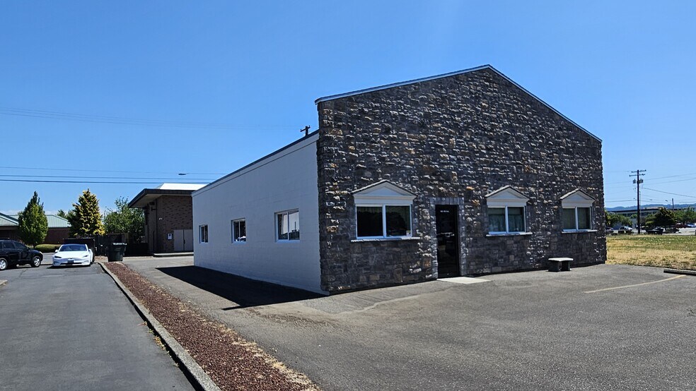 940 14th Ave, Longview, WA à louer - Photo du bâtiment - Image 2 de 8