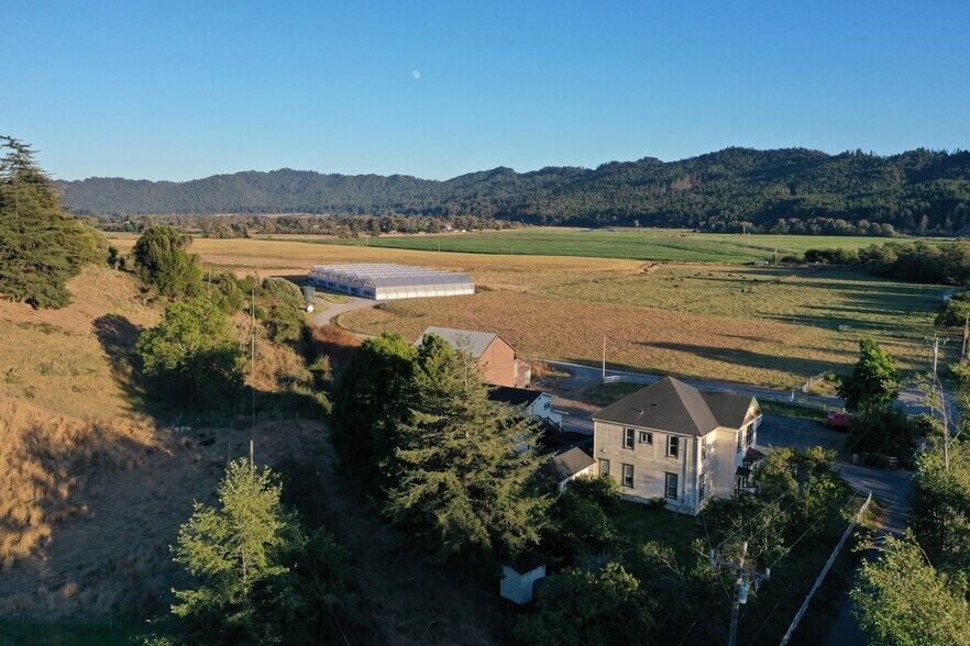 355 Riverbar Rd, Fortuna, CA à vendre - Aérien - Image 2 de 4