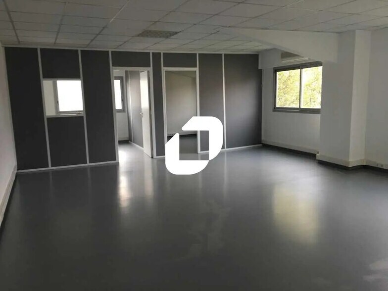 Office in Mérignac for lease - Interior Photo - Image 1 of 15