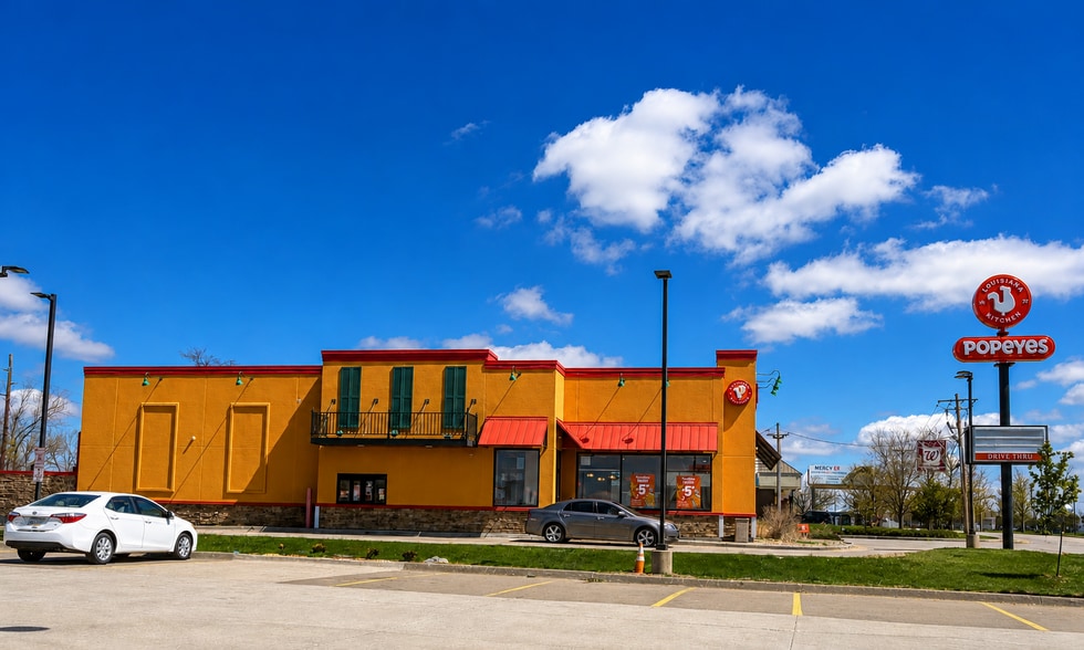 370 Blairs Ferry Rd NE, Cedar Rapids, IA for lease - Building Photo - Image 2 of 3