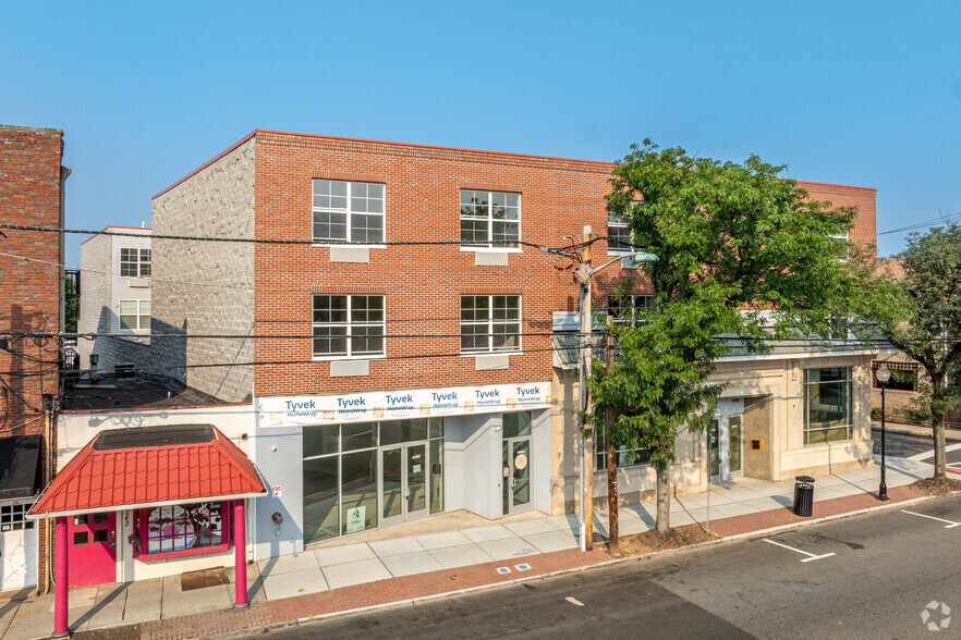1 Center St, Clifton, NJ à louer - Photo du bâtiment - Image 2 de 33