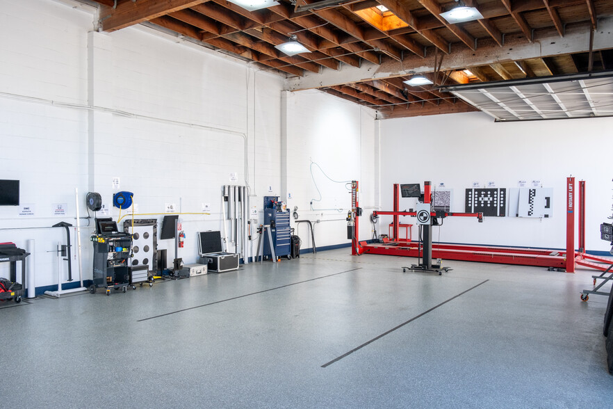 986 W 17th St, Costa Mesa, CA for lease - Building Photo - Image 2 of 8