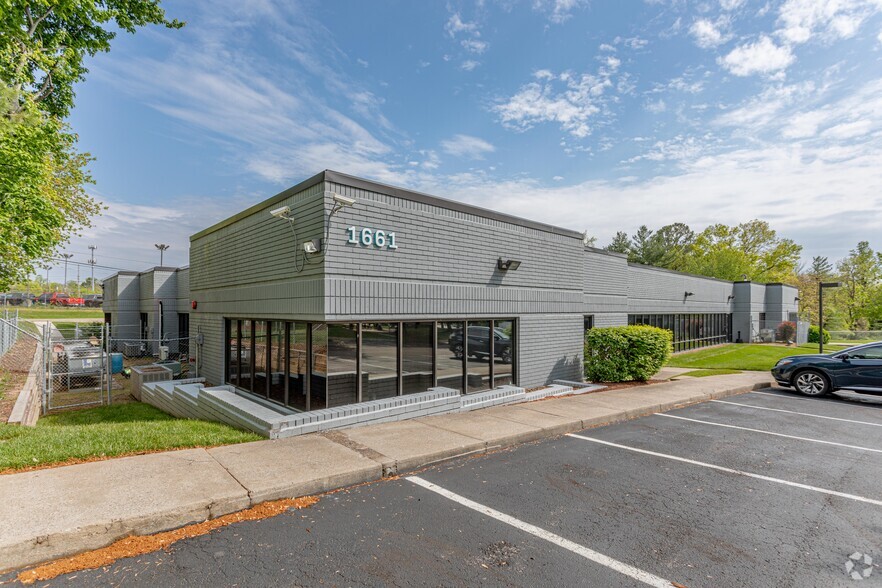 1661 Murfreesboro Rd, Nashville, TN for lease - Primary Photo - Image 1 of 3