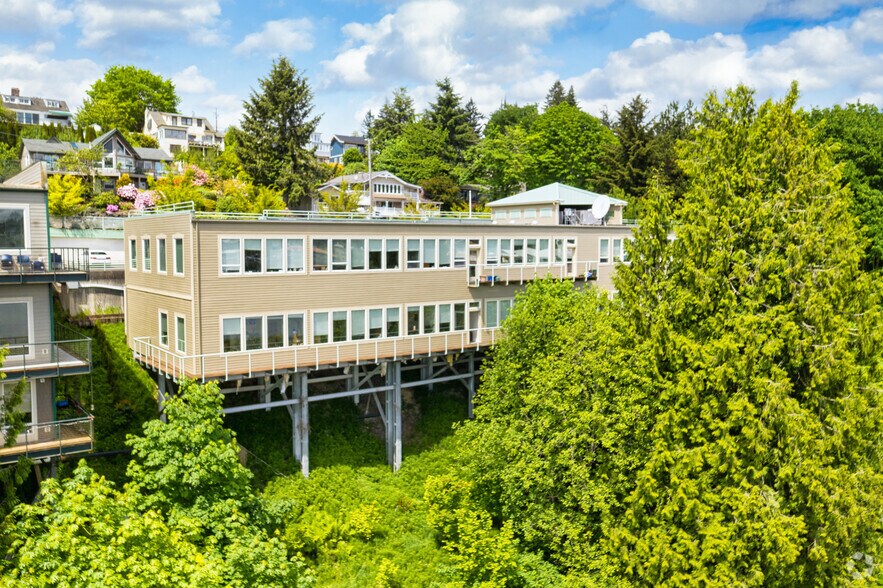 324 W Bay Dr NW, Olympia, WA for lease - Primary Photo - Image 1 of 13