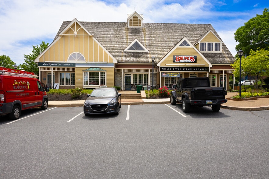 565 Greenfield Rd, Lancaster, PA for lease - Primary Photo - Image 1 of 1