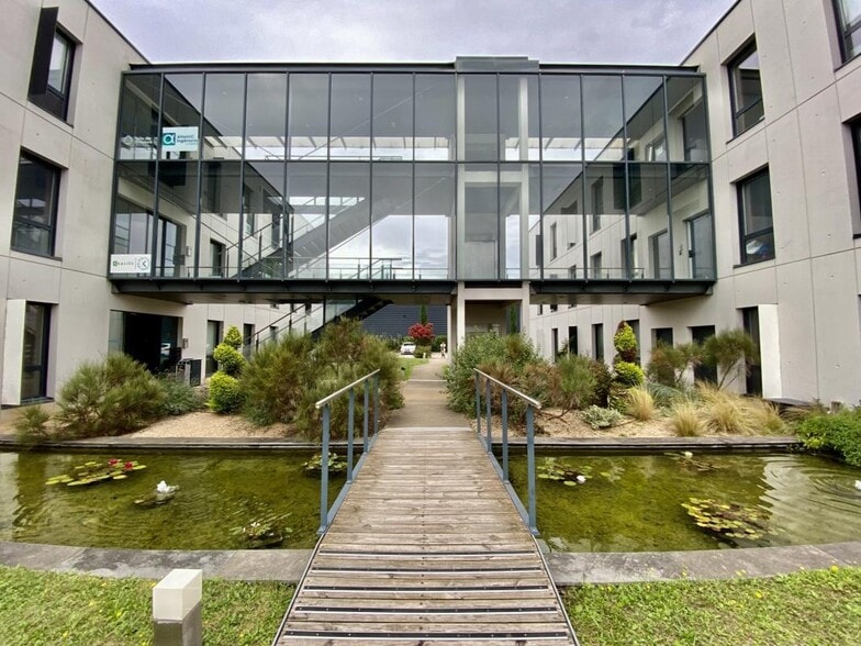 Office in Saint-Priest for lease - Building Photo - Image 2 of 20