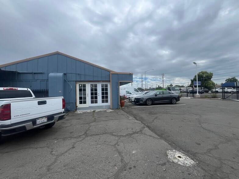 1941 El Camino Ave, Sacramento, CA à vendre - Photo du bâtiment - Image 2 de 8
