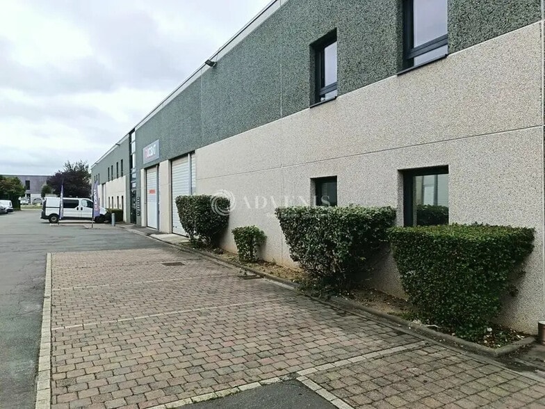 Industrial in Wasquehal for lease - Building Photo - Image 2 of 5