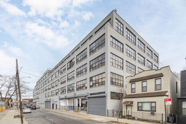 Plus de détails pour 59-00 Decatur St, Ridgewood, NY - Industriel à louer
