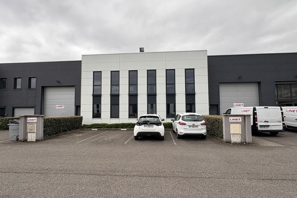 Local d'activités dans Vénissieux à vendre Photo du bâtiment- Image 1 de 15