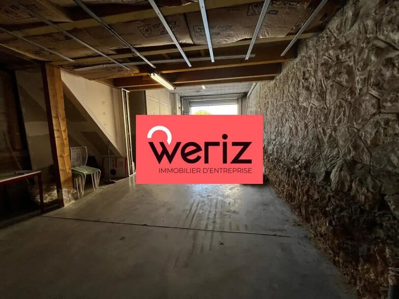 Flex in Marseille for lease - Interior Photo - Image 1 of 6