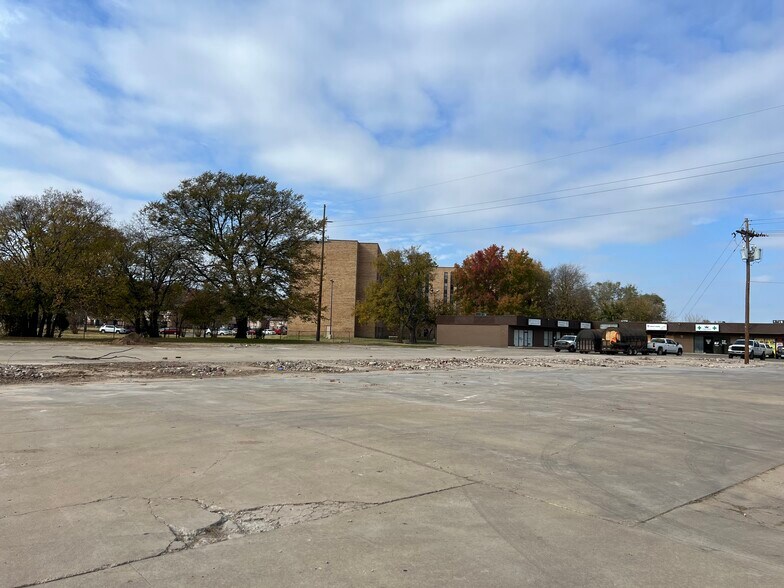 6622 S Peoria Ave, Tulsa, OK à vendre - Photo du bâtiment - Image 2 de 5