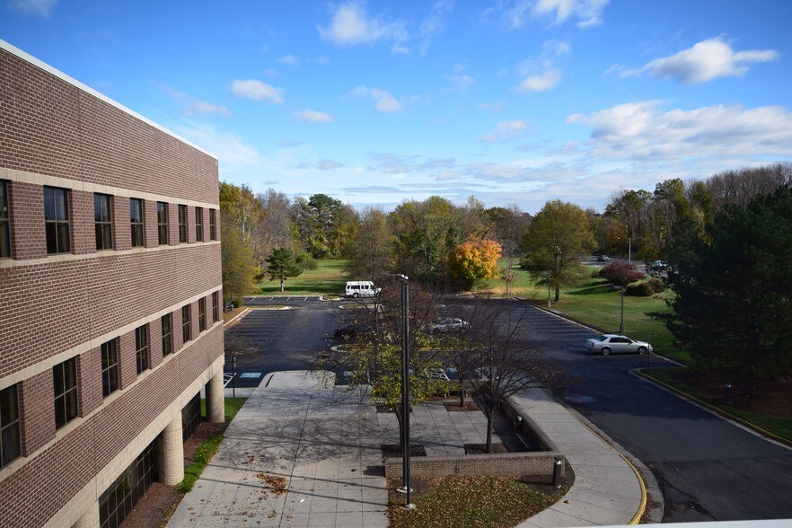 8850 Richmond Hwy, Alexandria, VA à louer - Photo du bâtiment - Image 2 de 31