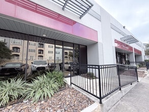 8666 Huebner Rd, San Antonio, TX for lease Interior Photo- Image 2 of 11