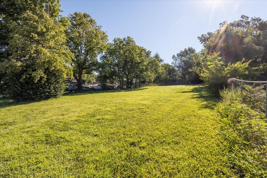 222 Locust St, Hickman, NE à vendre - Photo du bâtiment - Image 2 de 15