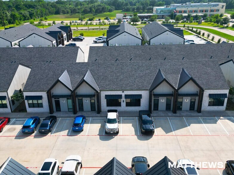 1325 Main St, Katy, TX à louer - Photo du bâtiment - Image 2 de 3