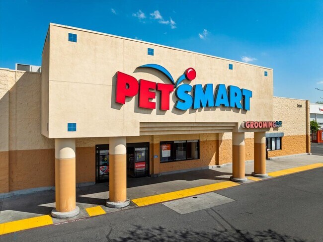 More details for 2100 McHenry Ave, Modesto, CA - Retail for Sale