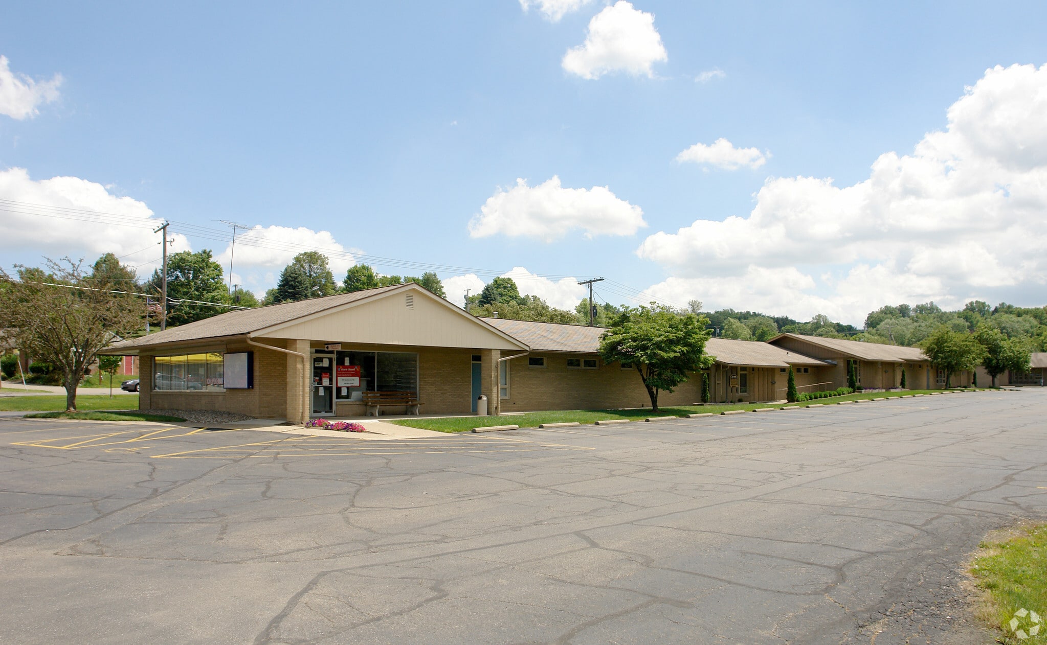 812 Coshocton Ave, Mount Vernon, OH for lease Building Photo- Image 1 of 4