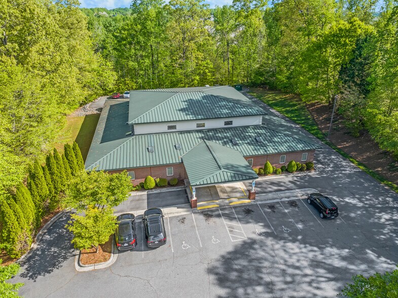 510 Emergency Dr, Lexington, NC à vendre - Photo du bâtiment - Image 3 de 13