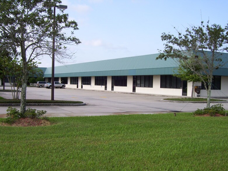 571 Haverty Ct, Rockledge, FL à louer - Photo du bâtiment - Image 2 de 4
