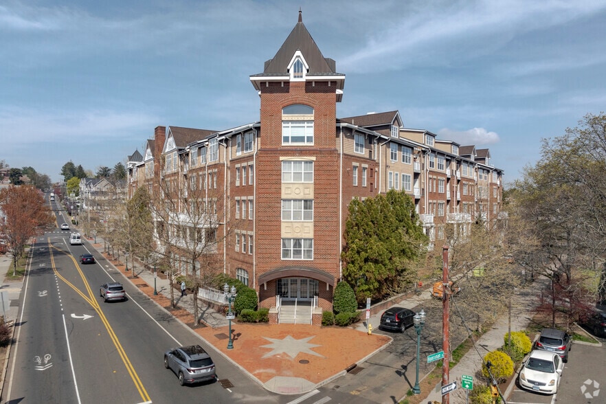 35 W Broad St, Stamford, CT for sale - Primary Photo - Image 1 of 12