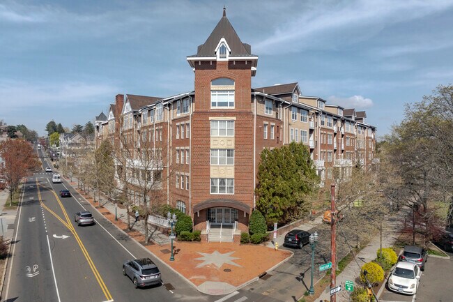 More details for 35 W Broad St, Stamford, CT - Multifamily for Sale