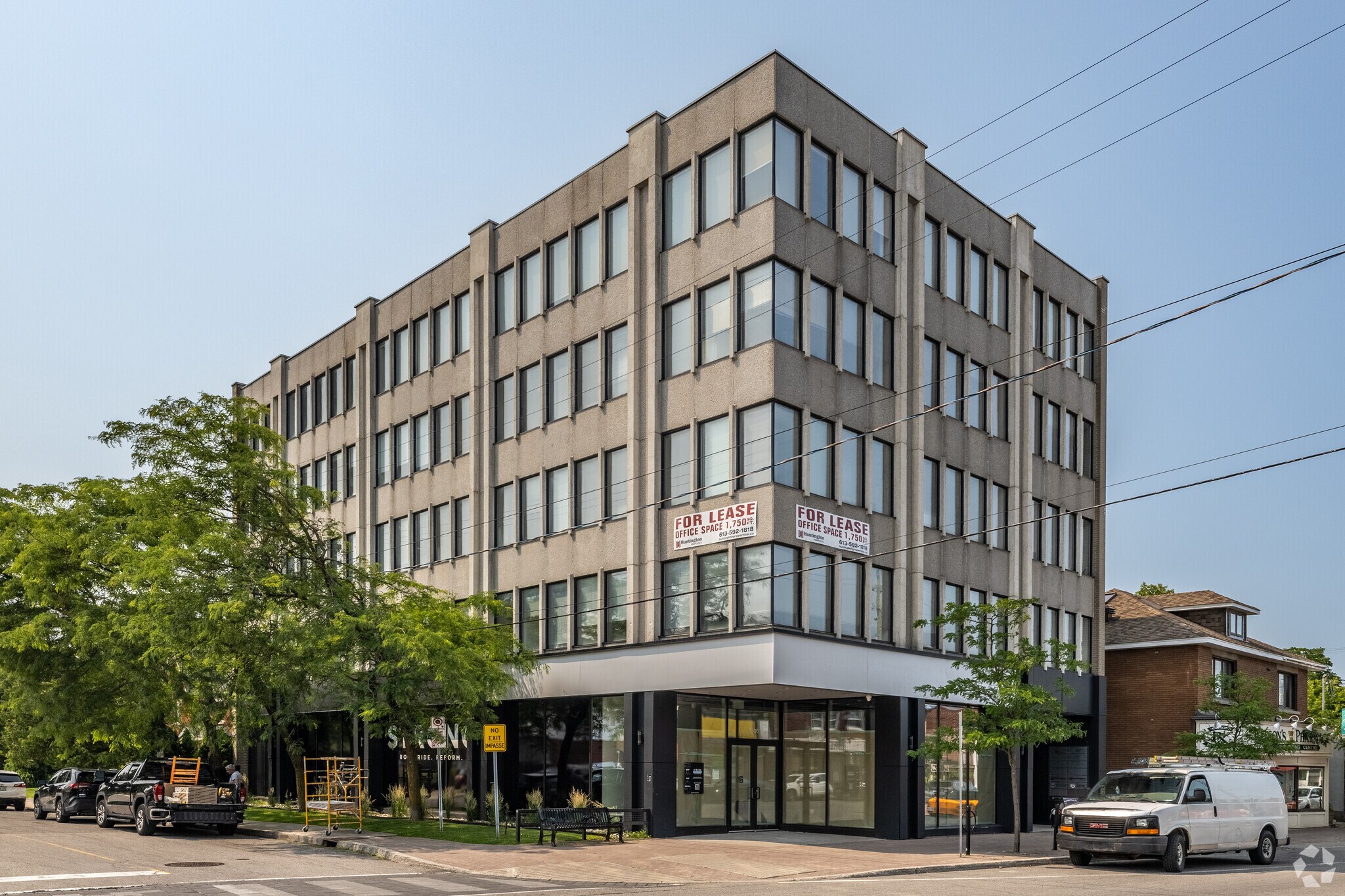 1306 Wellington St W, Ottawa, ON à louer Photo du bâtiment- Image 1 de 4