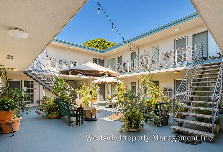 1152 N Poinsettia Pl, West Hollywood, CA à vendre - Photo du bâtiment - Image 3 de 13