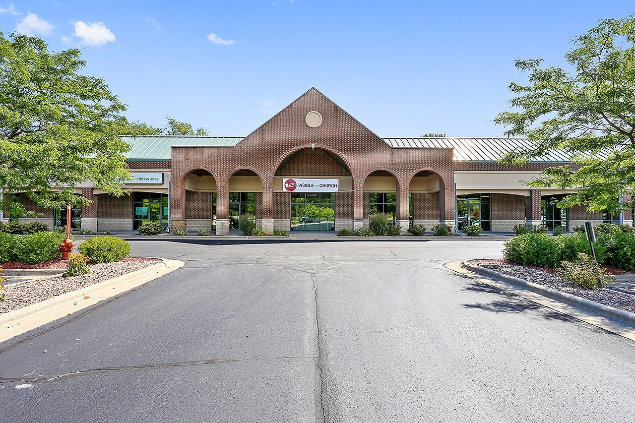 2450 Velp Ave, Howard, WI à louer Photo du bâtiment- Image 1 de 11