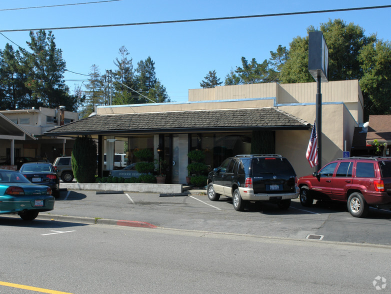 382 1st St, Los Altos, CA à louer - Photo du bâtiment - Image 3 de 5