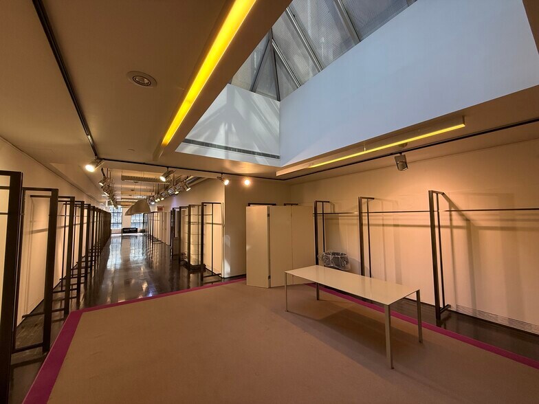 41 W 56th St, New York, NY à vendre - Photo du bâtiment - Image 3 de 9