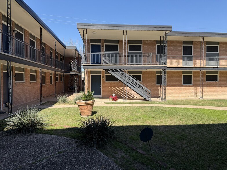 9733 Neuens Rd, Houston, TX à vendre - Photo du bâtiment - Image 2 de 9