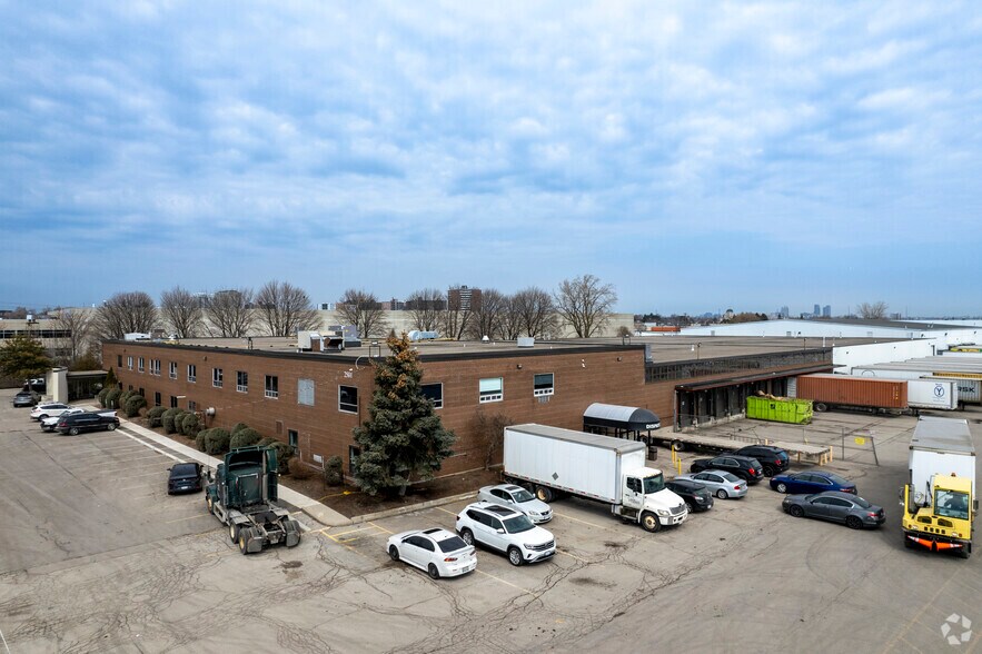 2495 Stanfield Rd, Mississauga, ON à louer - Photo du bâtiment - Image 2 de 2