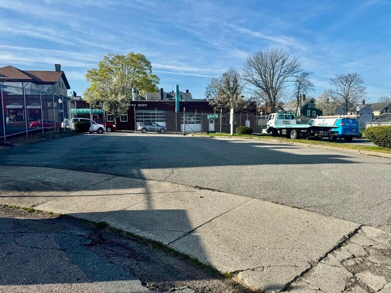223-225 Kempton St, New Bedford, MA portefeuille de 2 propriétés à vendre sur LoopNet.ca - Photo du bâtiment - Image 2 de 43