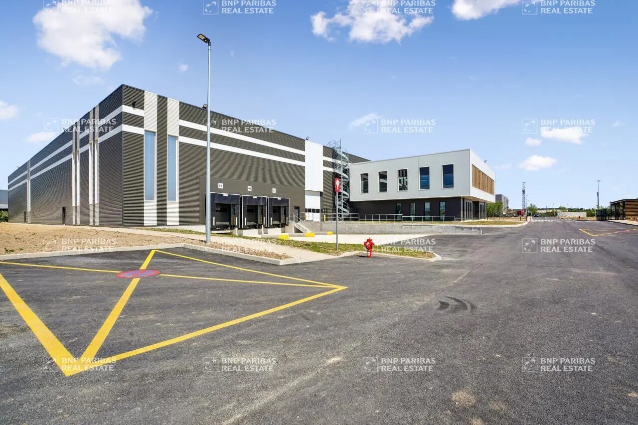 Office in Saint-Germain-lès-Arpajon for lease Building Photo- Image 1 of 29