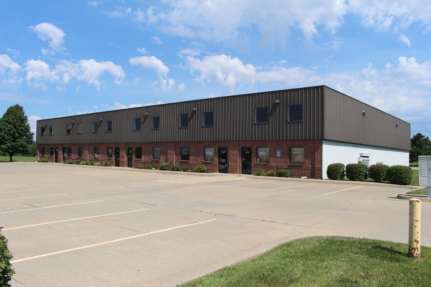 1602-1612 Industrial Park Dr, Paola, KS à louer - Photo du bâtiment - Image 3 de 4