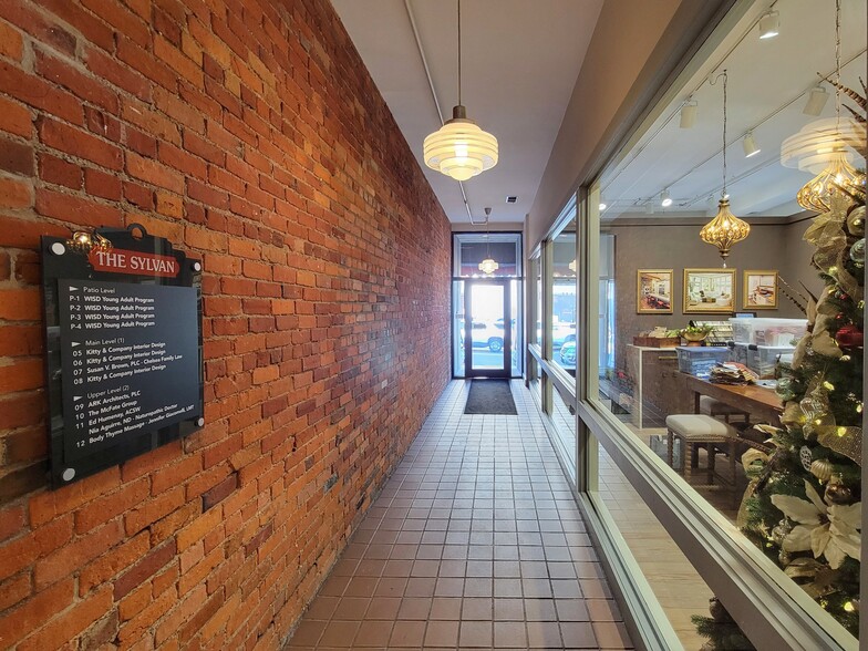 114 N Main St, Chelsea, MI for lease - Interior Photo - Image 3 of 3