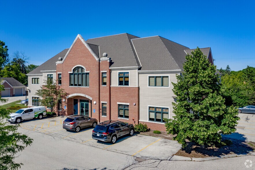 10335 N Port Washington Rd, Mequon, WI à louer - Photo du bâtiment - Image 2 de 8