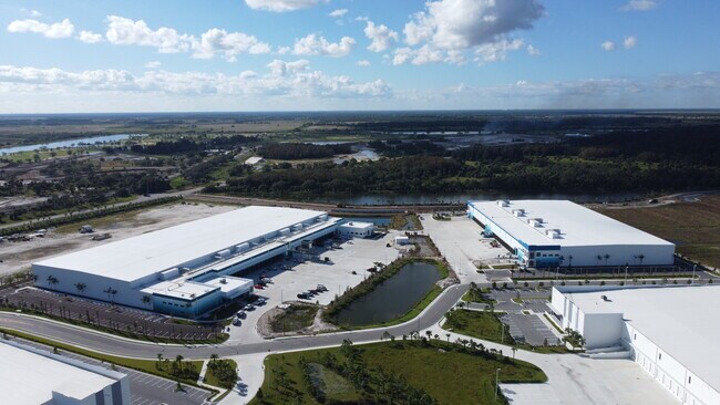 Plus de détails pour 2651 SW Waterside Way, Stuart, FL - Industriel à louer