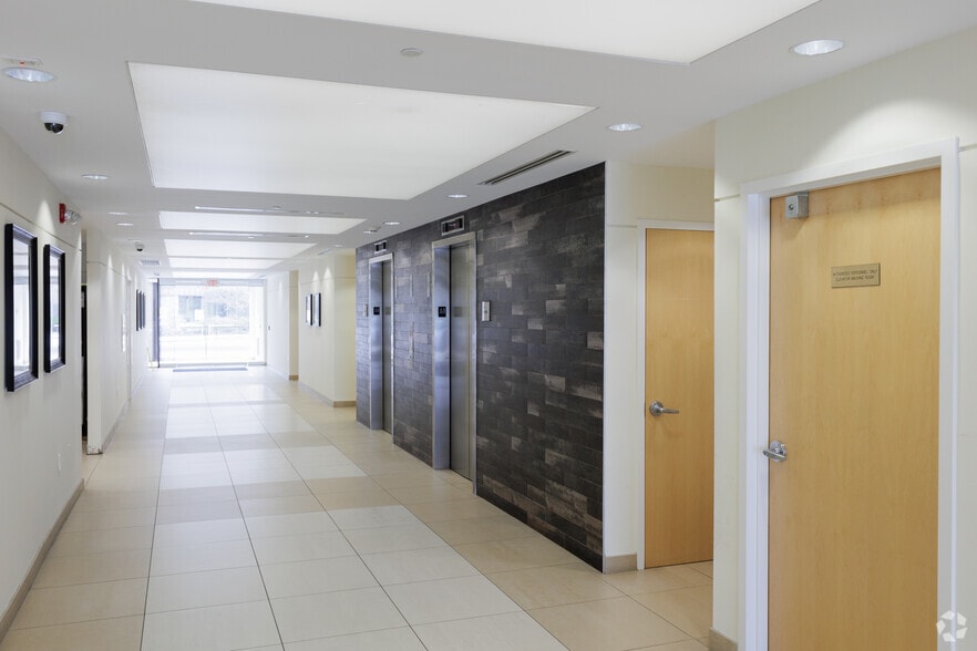 700 Route 46 E, Fairfield, NJ for lease - Lobby - Image 2 of 6