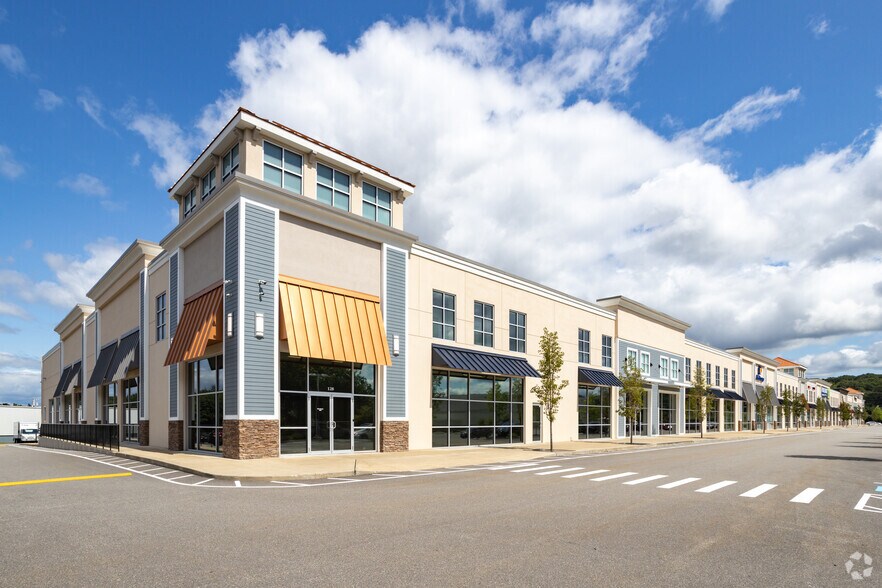 655 S Willow St, Manchester, NH à louer - Photo du bâtiment - Image 2 de 16